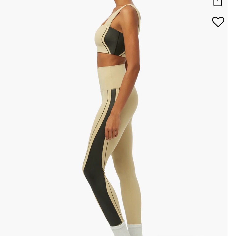 WEWOREWHAT Hourglass Colorblock Workout Set - Picture 2 of 12